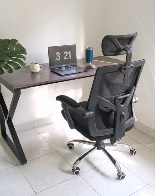 Ghế xoay lưới ngả lưng có gối đầu và gác chân TM822