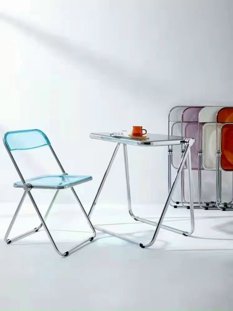Ghế gấp trong suốt phong cách Hàn Quốc