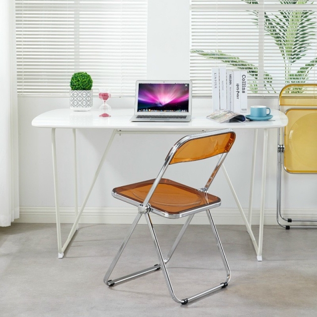 Ghế gấp trong suốt phong cách Hàn Quốc