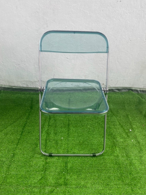 Ghế gấp trong suốt phong cách Hàn Quốc