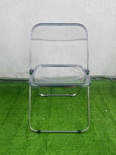 Ghế gấp trong suốt phong cách Hàn Quốc