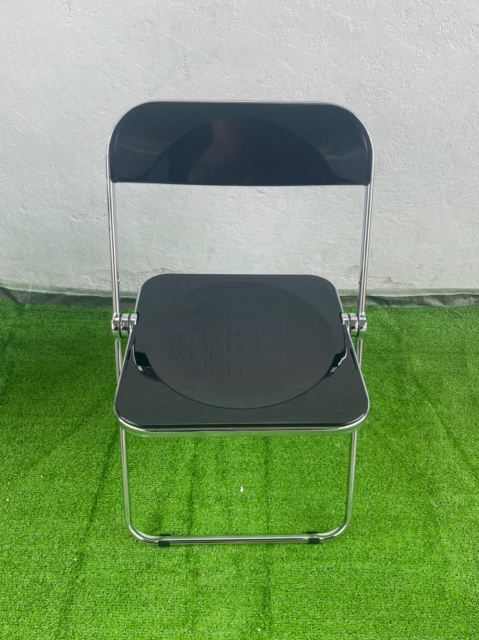 Ghế gấp trong suốt phong cách Hàn Quốc