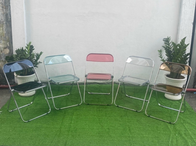 Ghế gấp trong suốt phong cách Hàn Quốc
