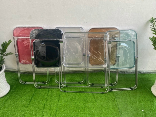 Ghế gấp trong suốt phong cách Hàn Quốc