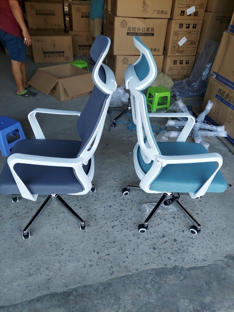Ghế văn phòng chân xoay khung trắng thép mạ cao cấp có tựa đầu TM025