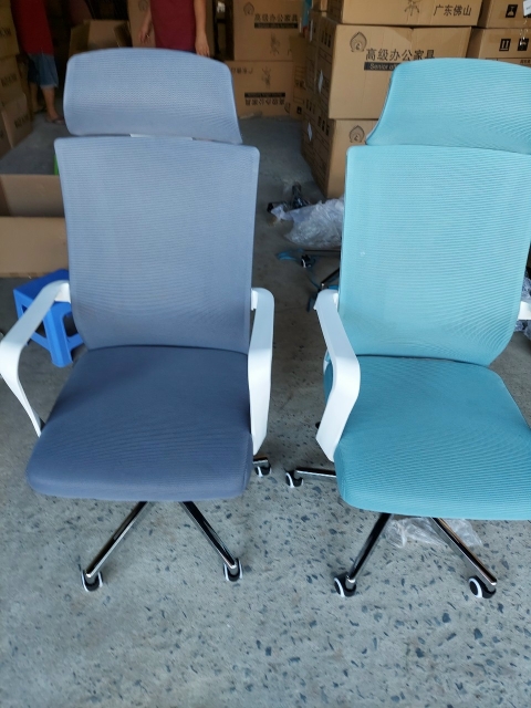 Ghế văn phòng chân xoay khung trắng thép mạ cao cấp có tựa đầu TM025