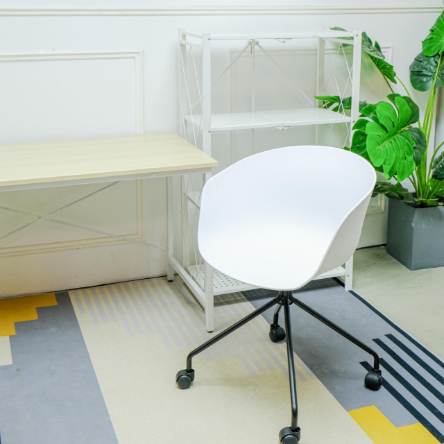 Ghế Hay 24 lưng nhưa chân thép