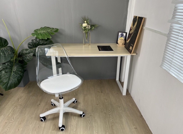 Ghế Xoay Nhựa Trong Suốt có nệm TM192