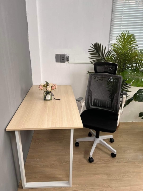 Ghế Văn Phòng Lưng Cao Có Tựa Đầu Thông Minh Tay Linh Hoạt TM306A (Khung trắng)