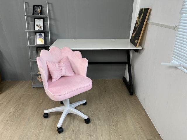 Ghế xoay trang điểm, học tập, làm việc nệm nhung hồng tặng kèm nơ xinh xắn TM410