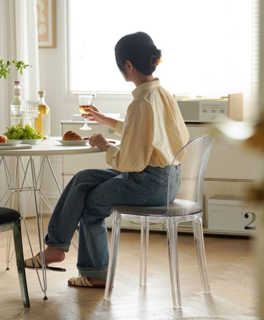 Ghế nhựa trong có nệm vải xám sang trọng, phong cách hiện đại TM296S